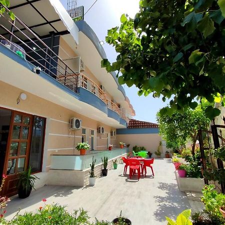 Hotel Vila Flowers Vlorë Exteriör bild