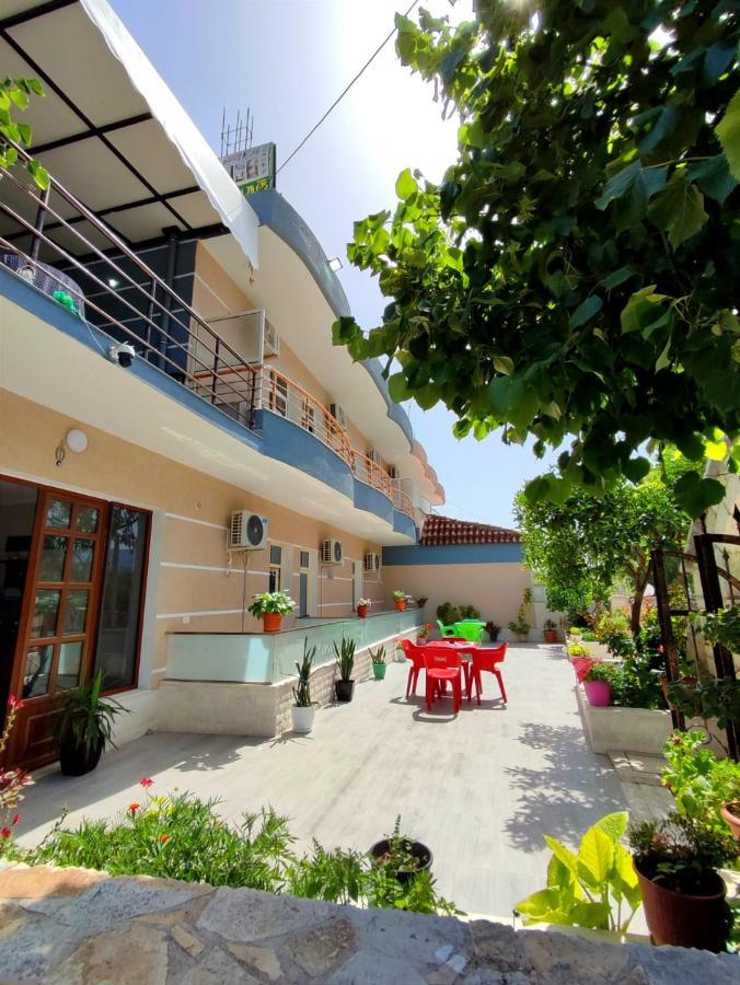 Hotel Vila Flowers Vlorë Exteriör bild